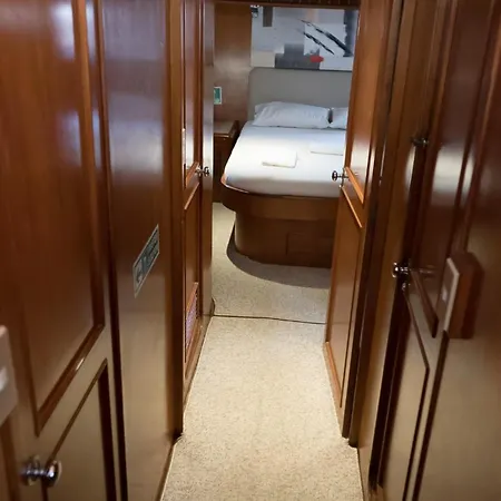 Vira Yacht Bådhotel