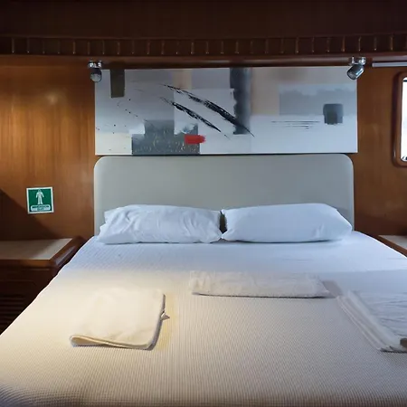 Vira Yacht 船上ホテル