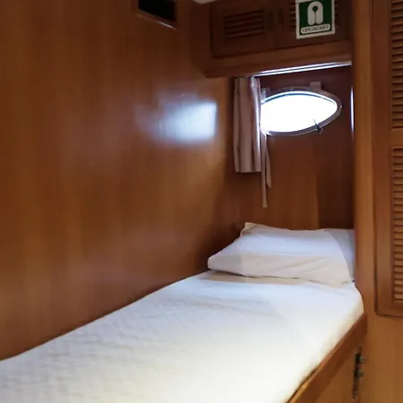 Vira Yacht Botel *